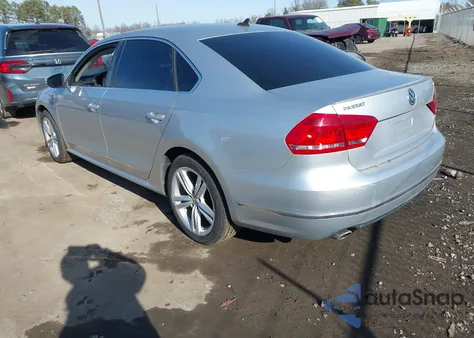 2012 Volkswagen Passat 3.6L V6 Sel Premium z USA, uszkodzony, nr VIN 1VWCM7A38CC075208